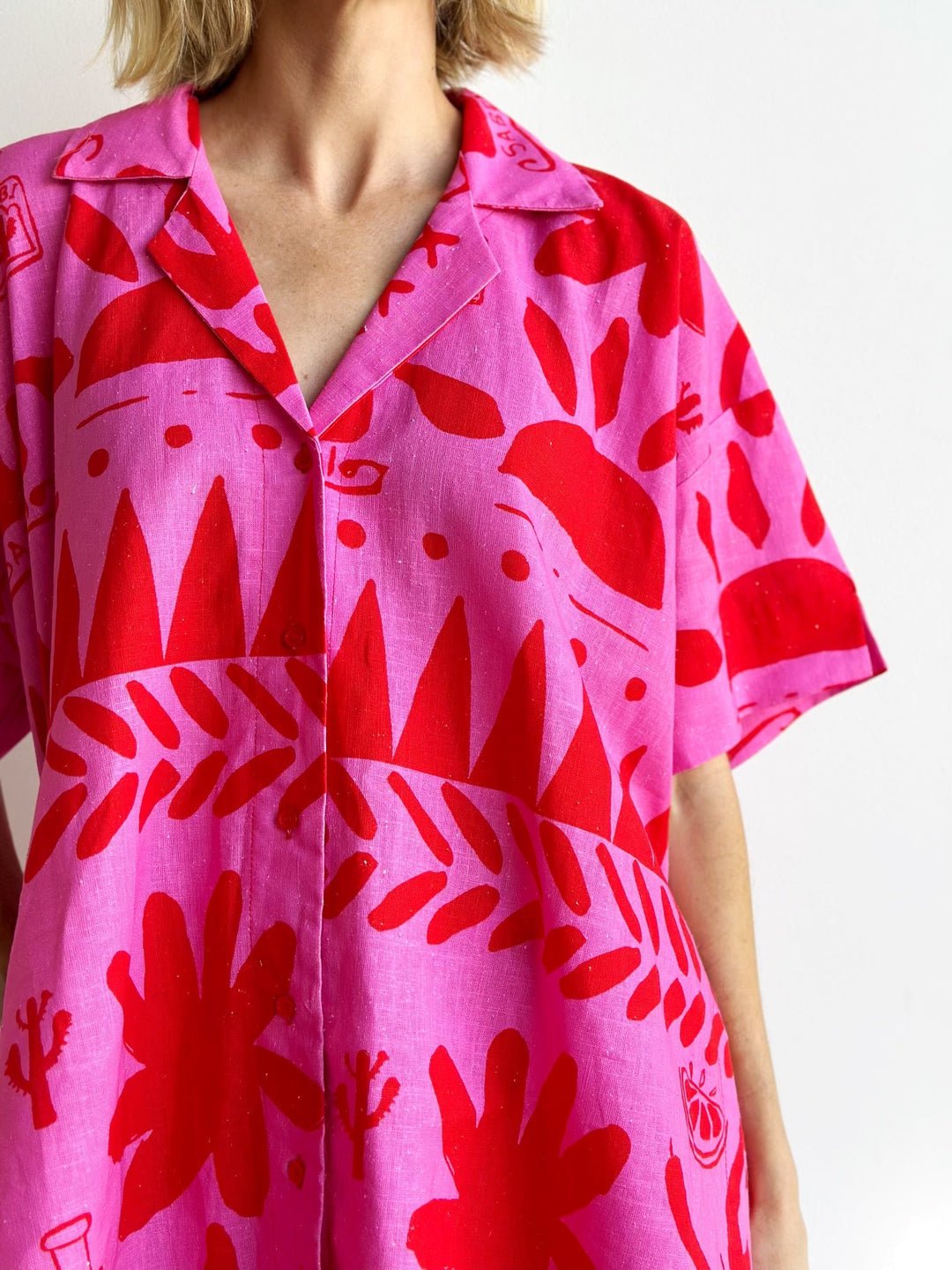 Chic Castro Summer Ensemble for Stylish Occasions