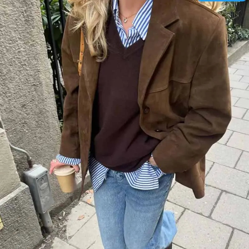Chic Vintage Suede Blazer for Stylish Occasions