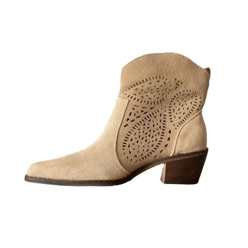 Chic Suede Western Boots for Stylish Outings